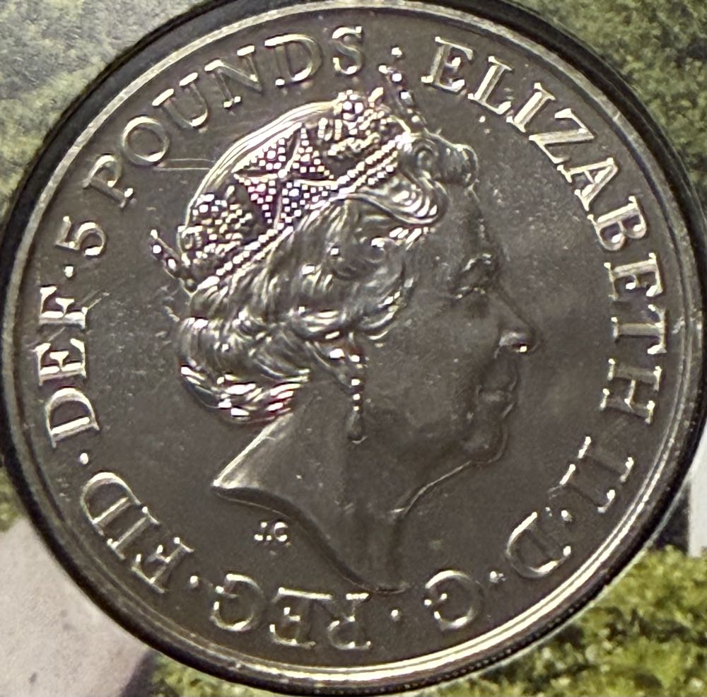 2021 The Griffin Of Edward III £5  coin collectible - Main Image 2