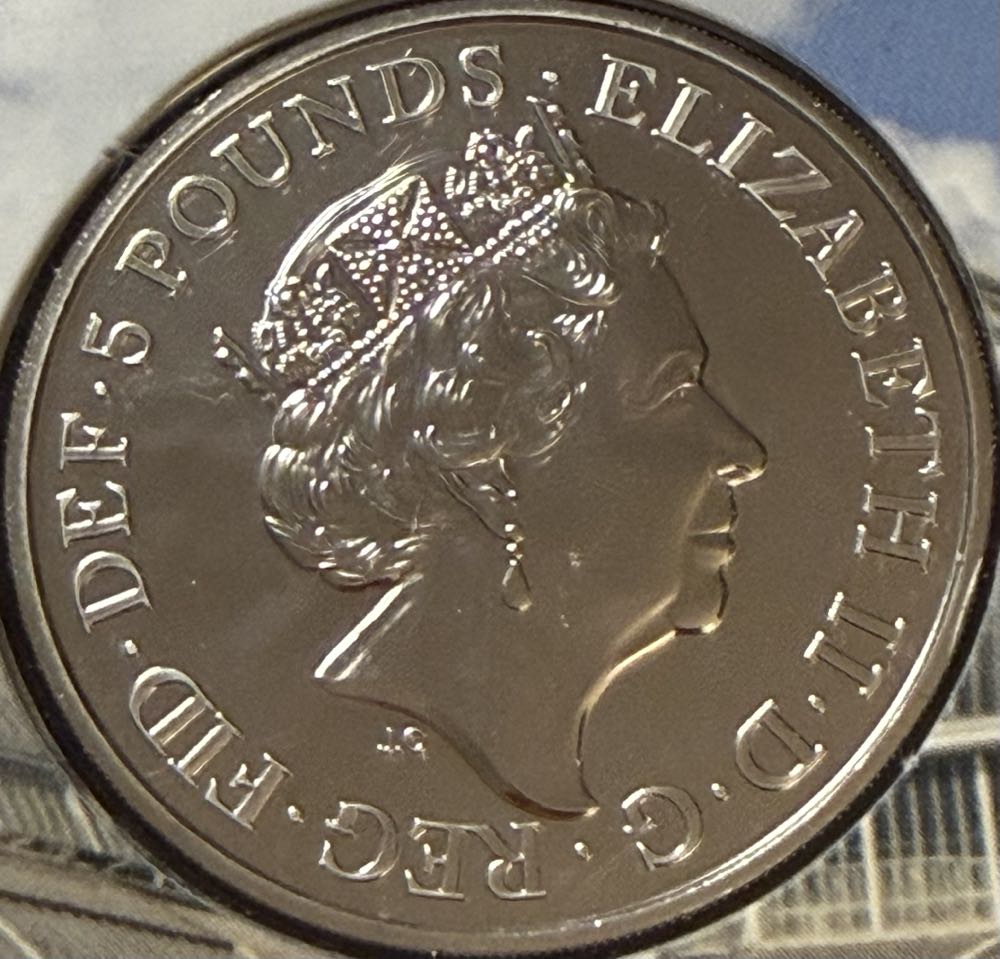 2019 The Yale Of Beaufort £5  coin collectible - Main Image 2