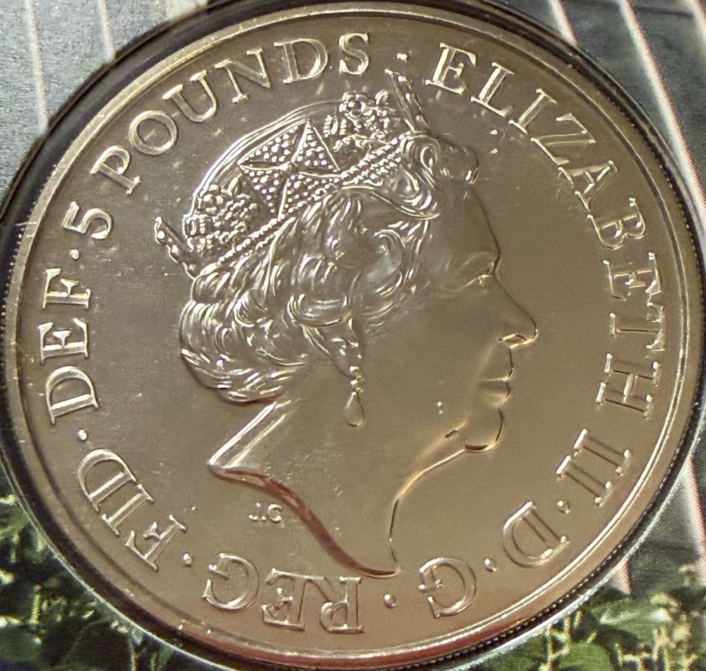 2020 The White Lion Of Mortimer £5  coin collectible - Main Image 2