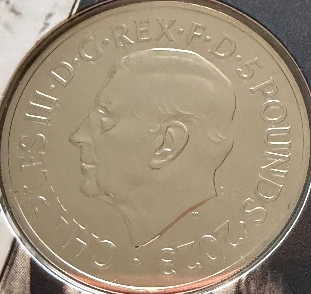 2023 Dame Shirley Bassey £5  coin collectible - Main Image 2