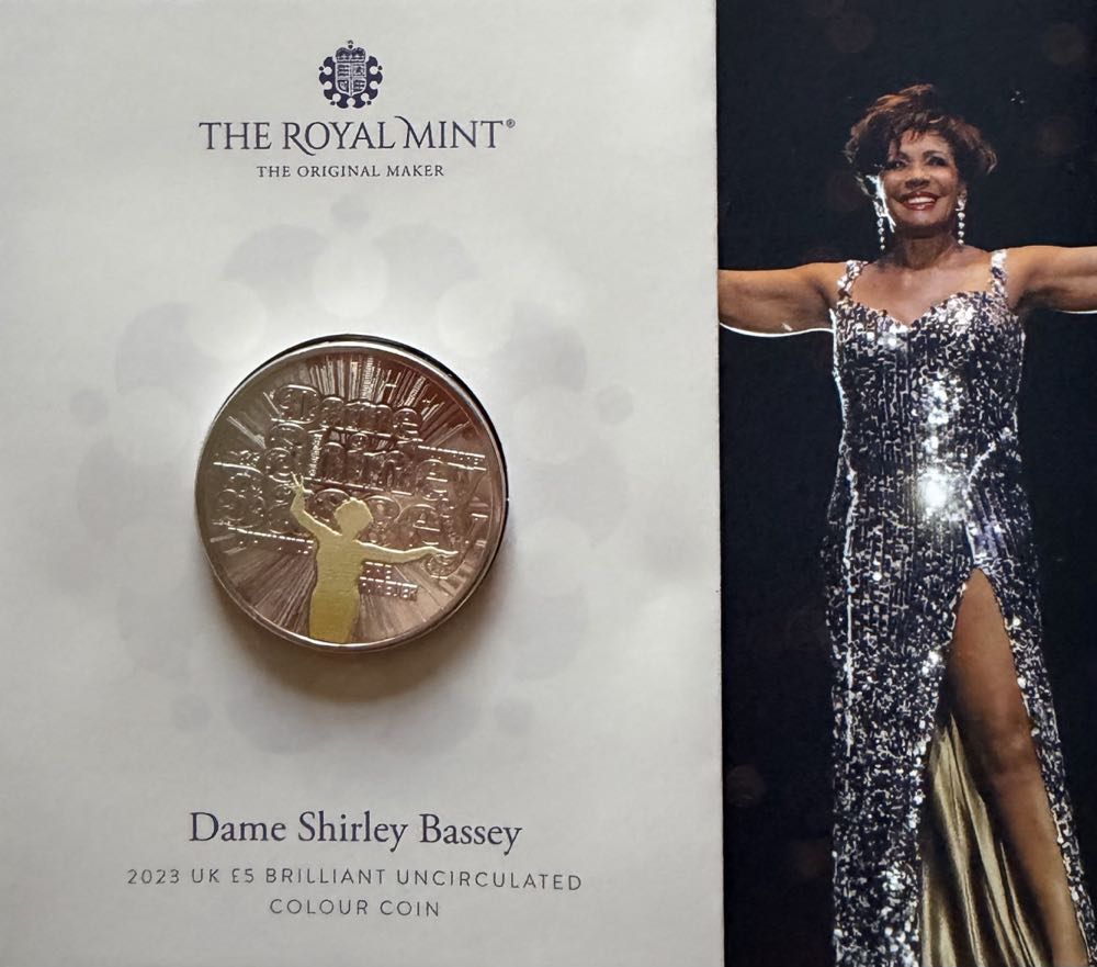 2023 Dame Shirley Bassey £5  coin collectible - Main Image 3