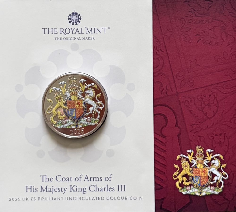 2025 The Coat Of Arms £5  coin collectible - Main Image 3