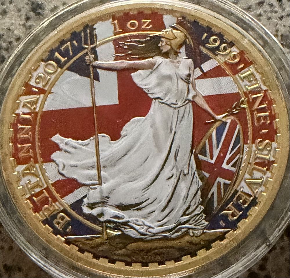 2001 Victoria £5 Coin & £5 Note