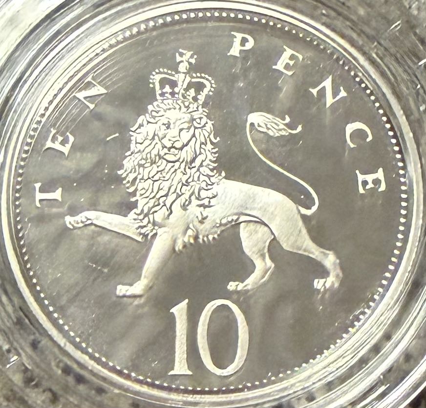 2008 Royal Shield Of Arms Piedfort £1 (2)