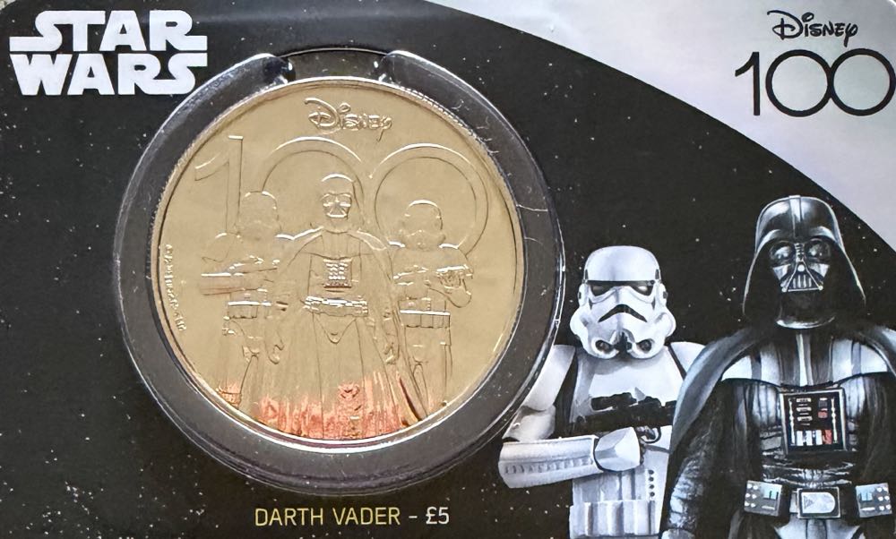2023 Darth Vader £5  coin collectible - Main Image 3