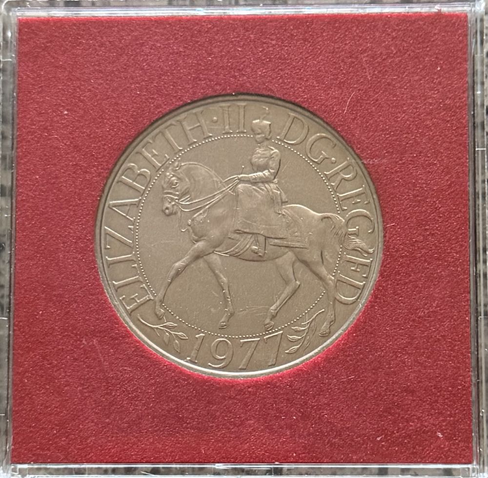 1977 Silver Jubilee Crown (3)  coin collectible - Main Image 3