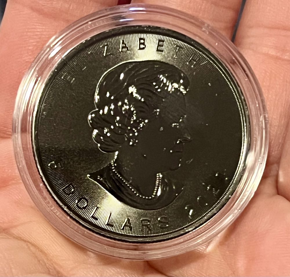 CANADIAN MAPLE LEAF BEJEWELED SPIDER 1oz  coin collectible - Main Image 2