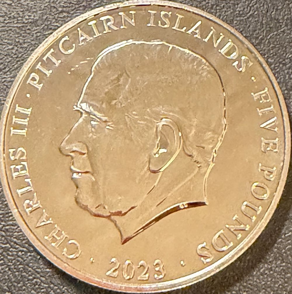 2023 Peter Rabbit £5  coin collectible - Main Image 2