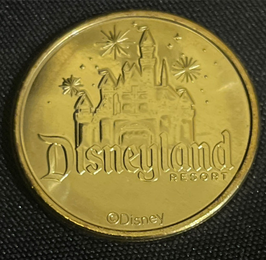 Mickey & Friends - Cowboy Sheriff Mickey  coin collectible - Main Image 2