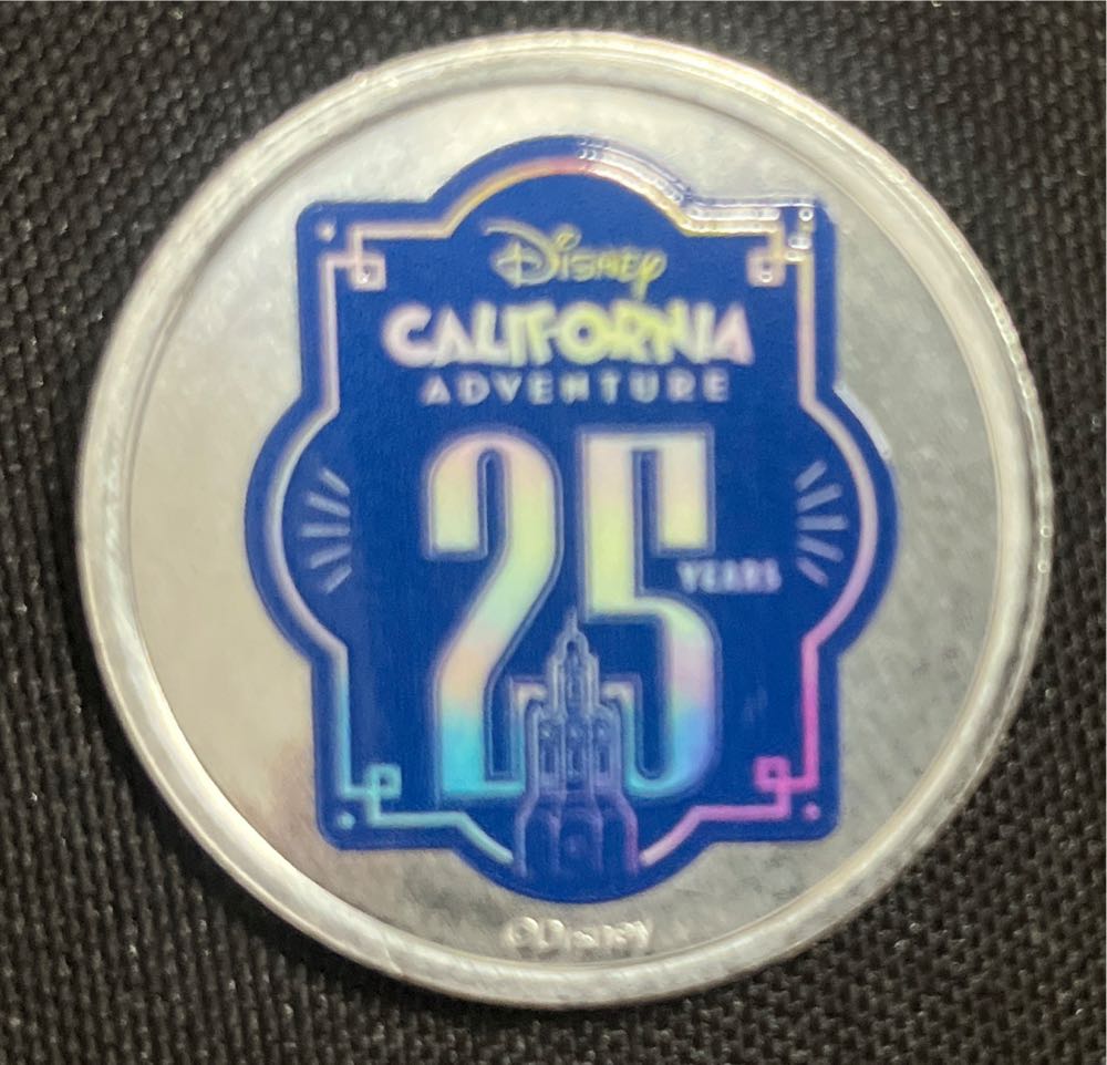 Mickey & Friends - Minnie Posing  coin collectible - Main Image 2
