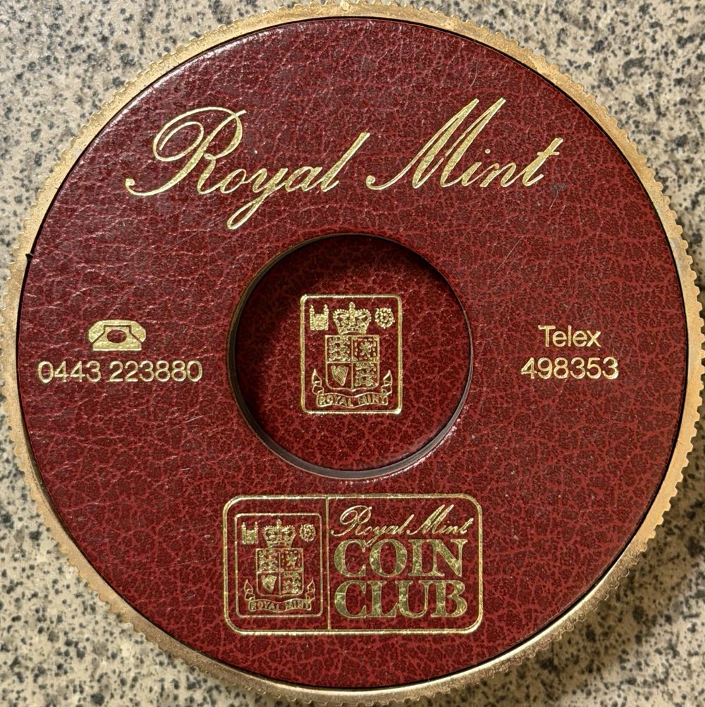 Royal Mint Club Giant Sovereign 1984  coin collectible - Main Image 2