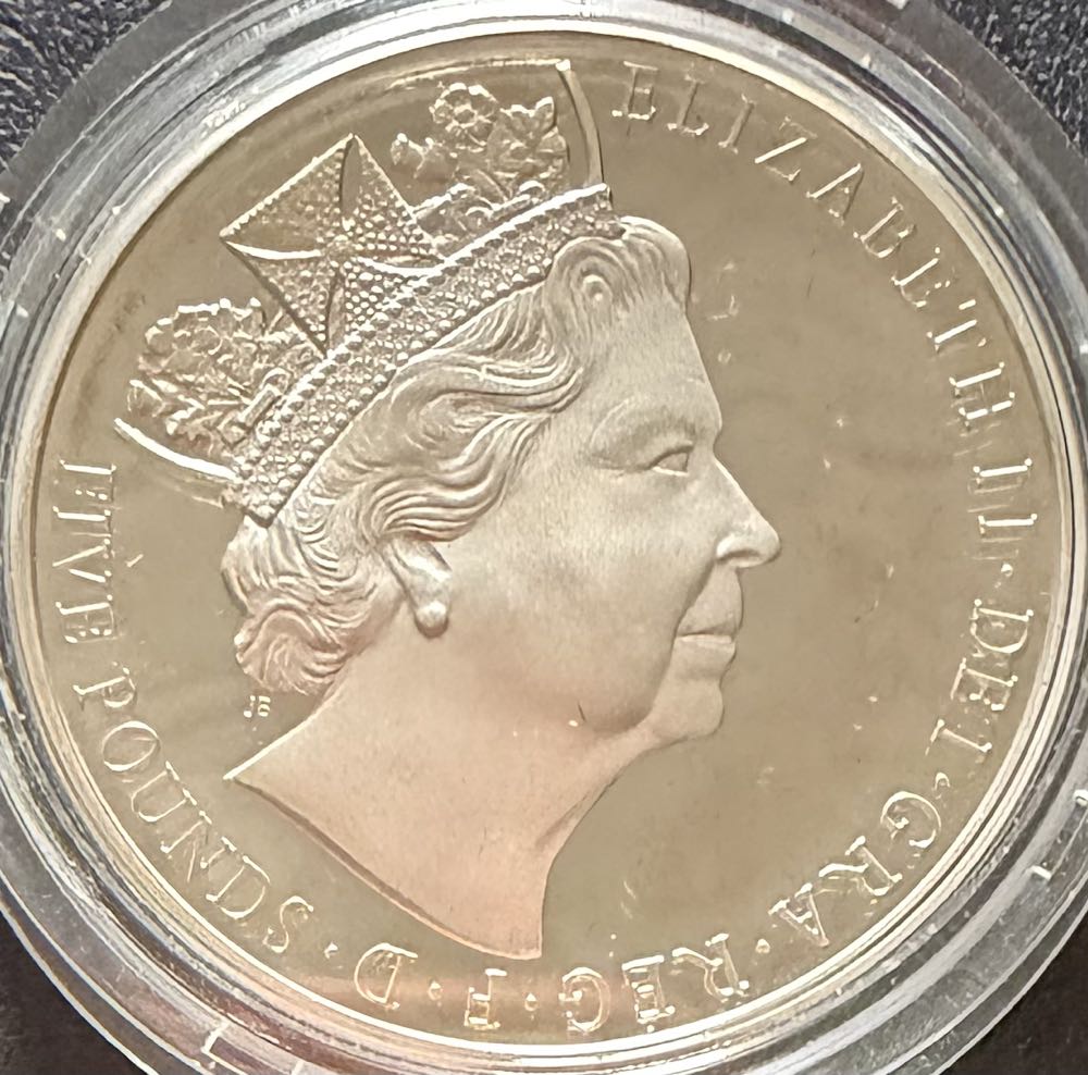 2015 Longest Reigning Monarch £5  coin collectible - Main Image 2