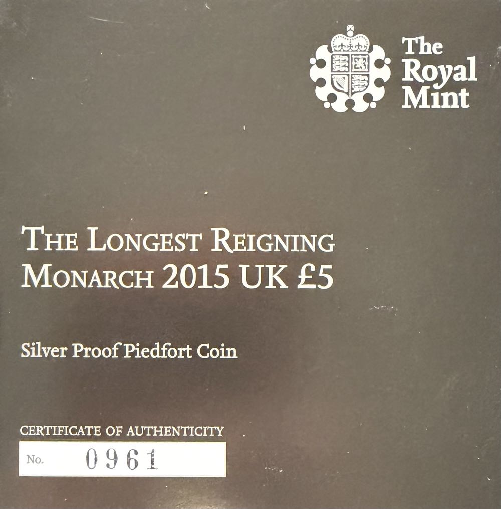 2015 Longest Reigning Monarch Piedfort £5  coin collectible - Main Image 3