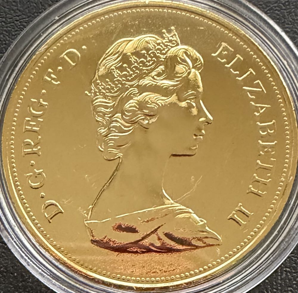 1972 Silver Wedding Crown Gold Plated  coin collectible - Main Image 2