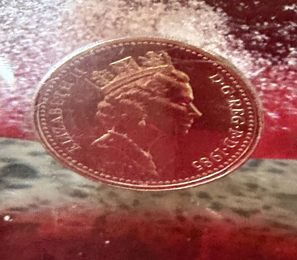 1985 Welsh Leek £1 Paperweight  coin collectible - Main Image 2