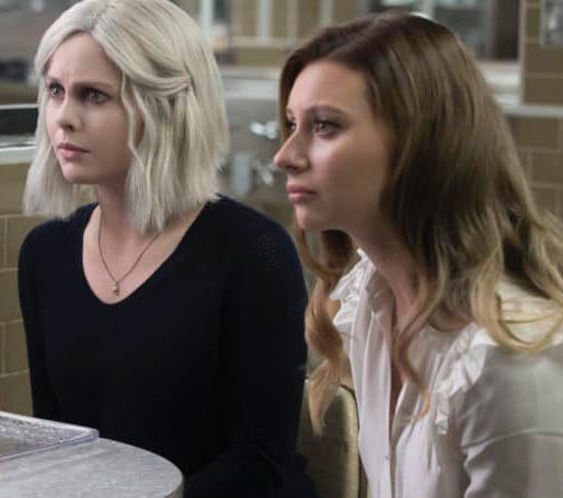 iZombie - Vertigo Comics (4 - Aug 2010) comic book collectible [Barcode 76194128729400411] - Main Image 2