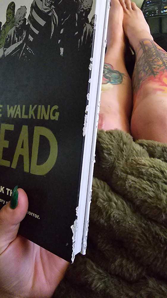 The Walking Dead Book 3 - Image Comics; Illustration Edition (3 - Oct 2010) comic book collectible [Barcode 978158240825553499] - Main Image 2