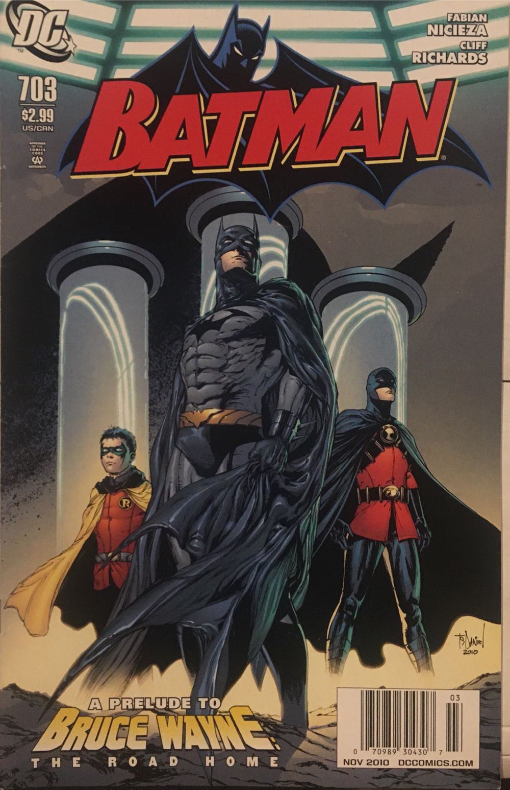Batman (1940) - DC (Detective Comics) (703 - Nov 2010) comic book collectible [Barcode 761941200057] - Main Image 2