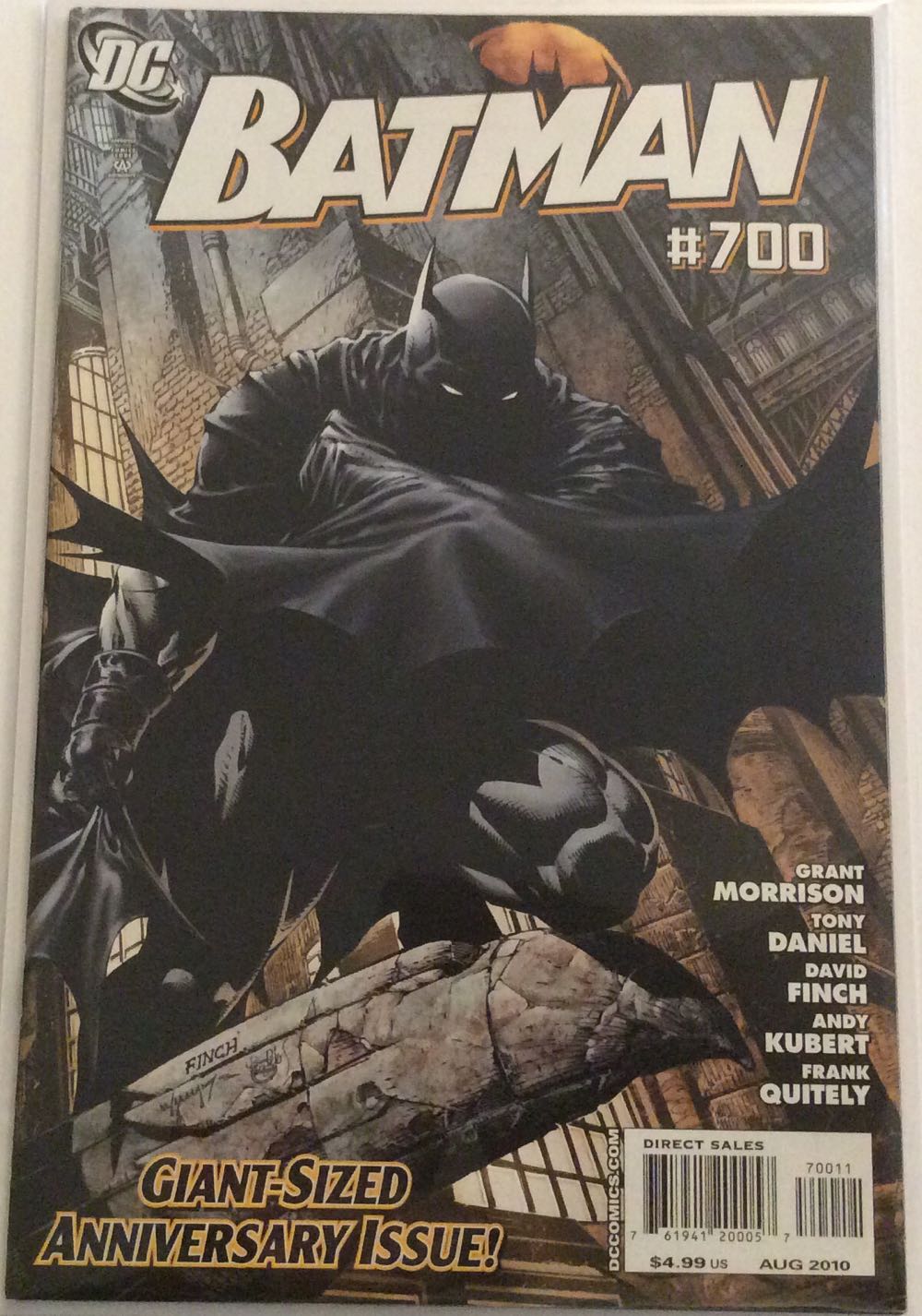 Batman (Volume 1) - DC Comics (700 - Aug 2010) comic book collectible [Barcode 76194120005770011] - Main Image 2