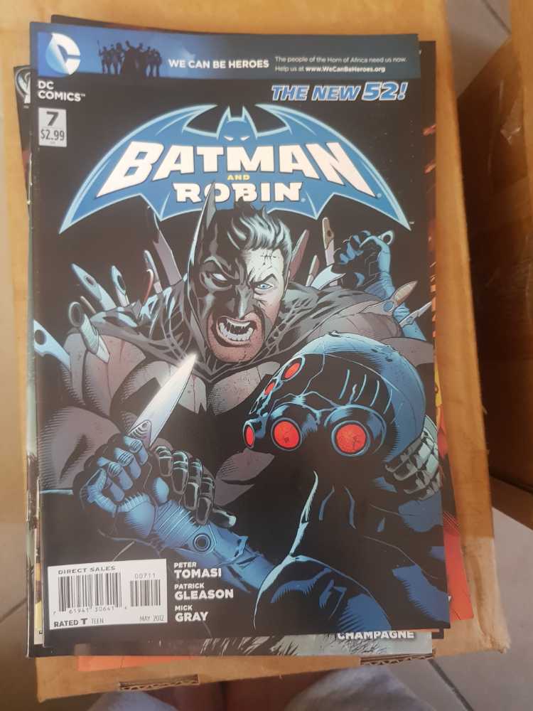 Batman And Robin (2011) - DC Comics (7 - May 2012) comic book collectible [Barcode 76194130641400711] - Main Image 2
