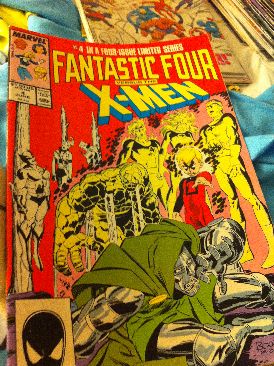 Fantastic Four Vs. X-Men  (4) comic book collectible [Barcode 07148602197] - Main Image 1
