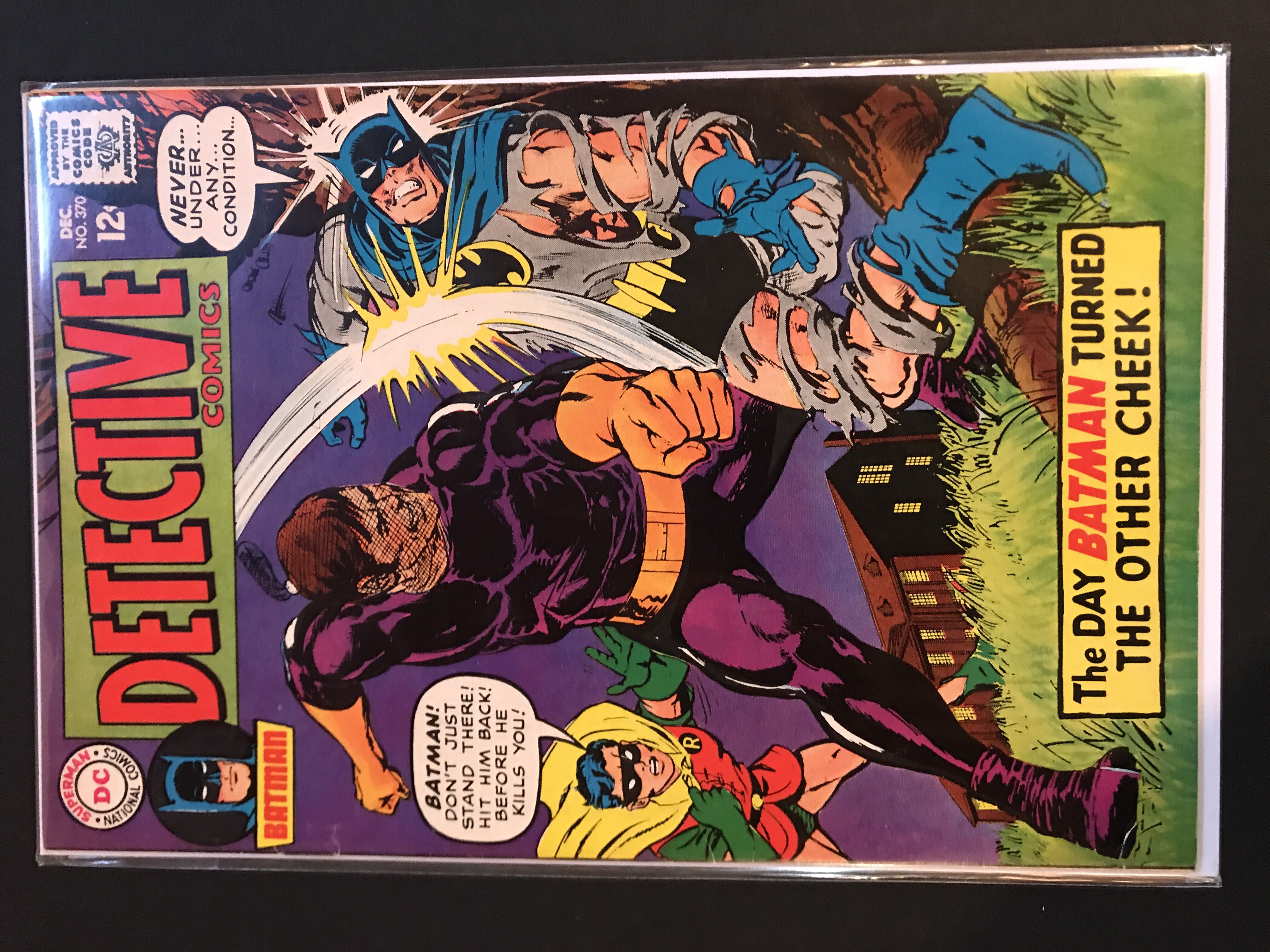 Detective Comics - DC Comics (370 - Dec 1967) comic book collectible [Barcode 761941200194] - Main Image 2