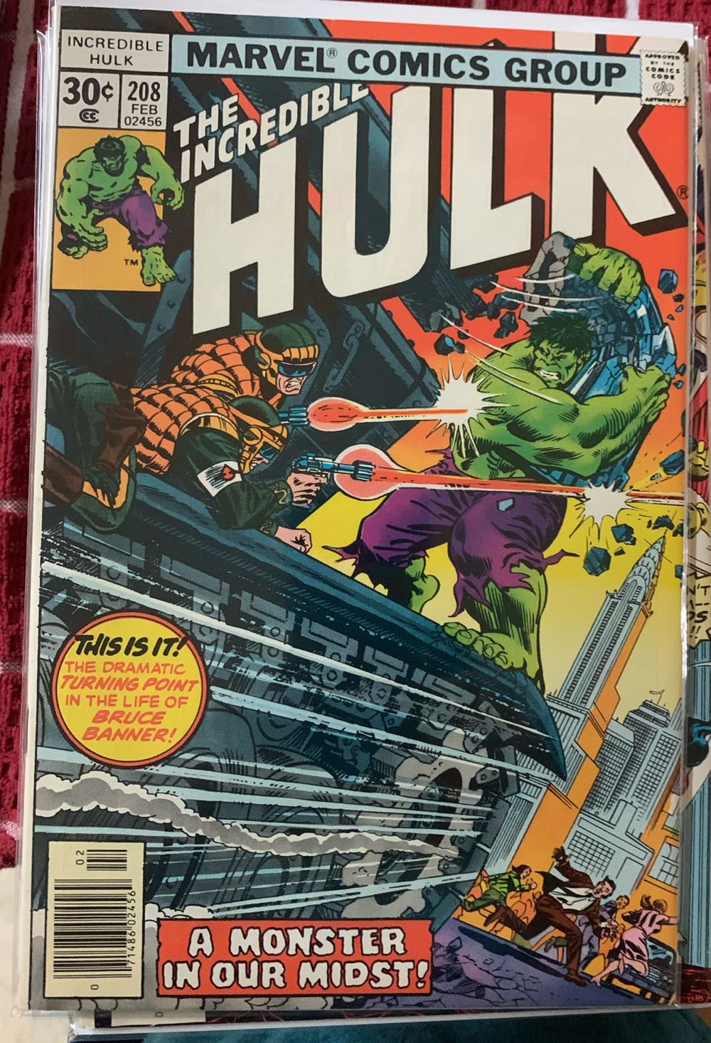 The Incredible Hulk - Marvel (208 - Feb 1977) comic book collectible [Barcode 9780785107903] - Main Image 2