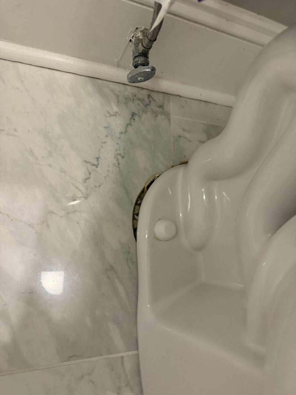 The Incredible Hulk - Marvel (286 - Aug 1983) comic book collectible [Barcode 9780785107903] - Main Image 4