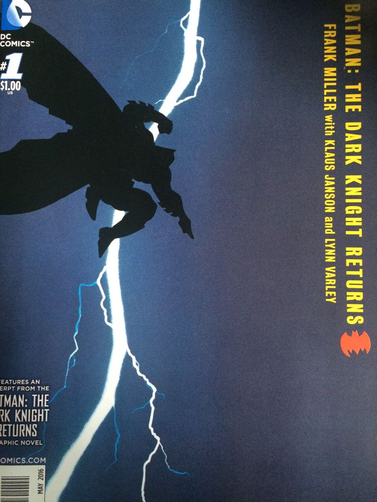 Batman: The Dark Knight Returns  (1) comic book collectible [Barcode 761941342085] - Main Image 1