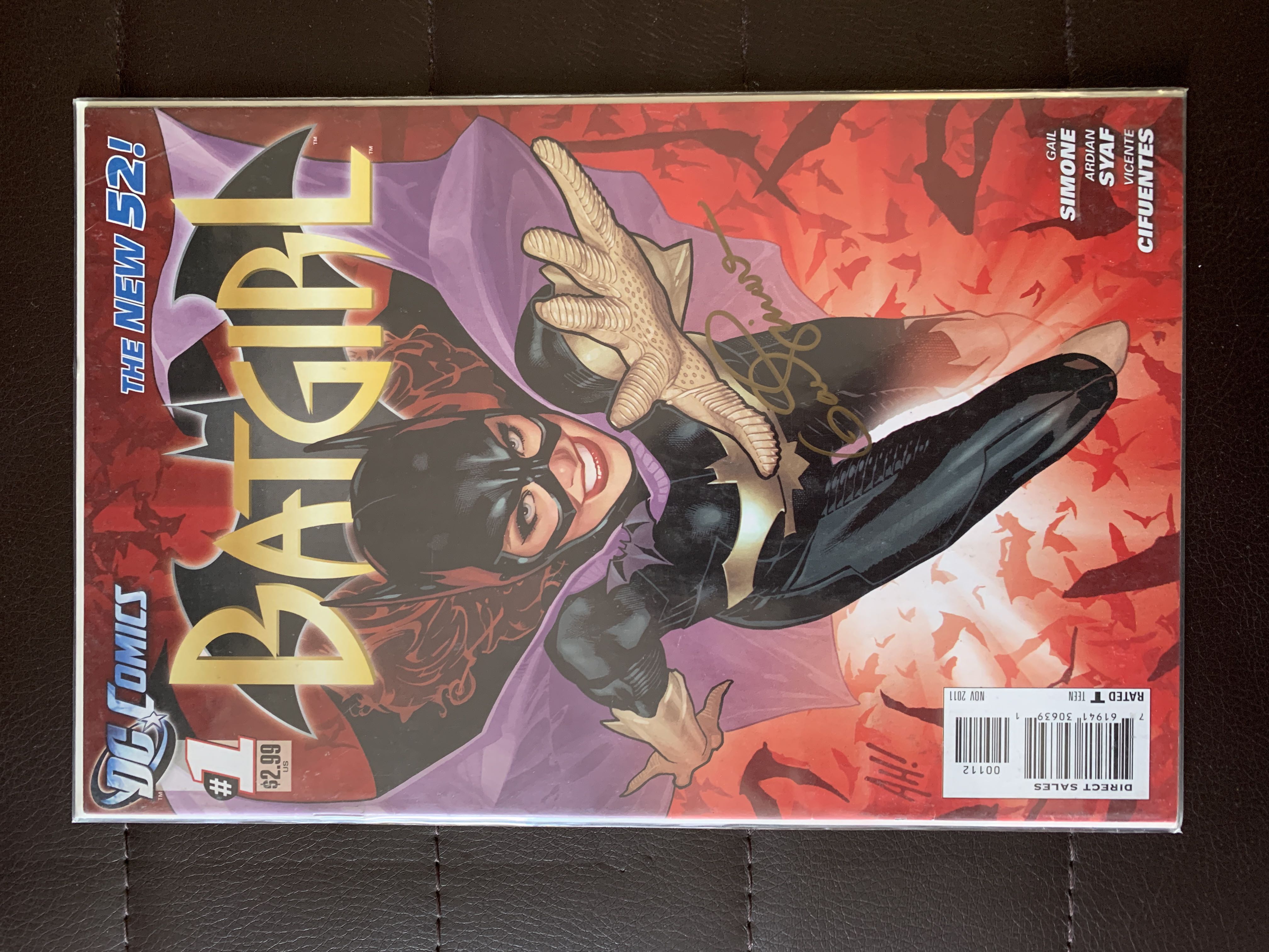 Batgirl - DC Comics (1 - Sep 2011) comic book collectible [Barcode 76194130639100112] - Main Image 2
