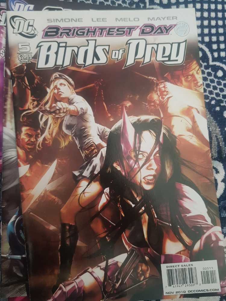 Birds of Prey (2010) - DC Comics (5 - Nov 2010) comic book collectible [Barcode 76194129309700511] - Main Image 3