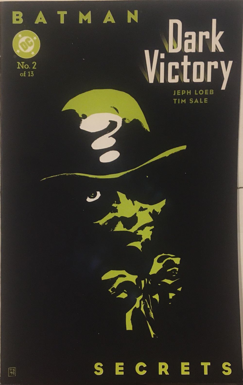 Batman: Dark Victory (vol.1) - DC Comics (2 - Jan 2000) comic book collectible [Barcode 76194122054300211] - Main Image 2