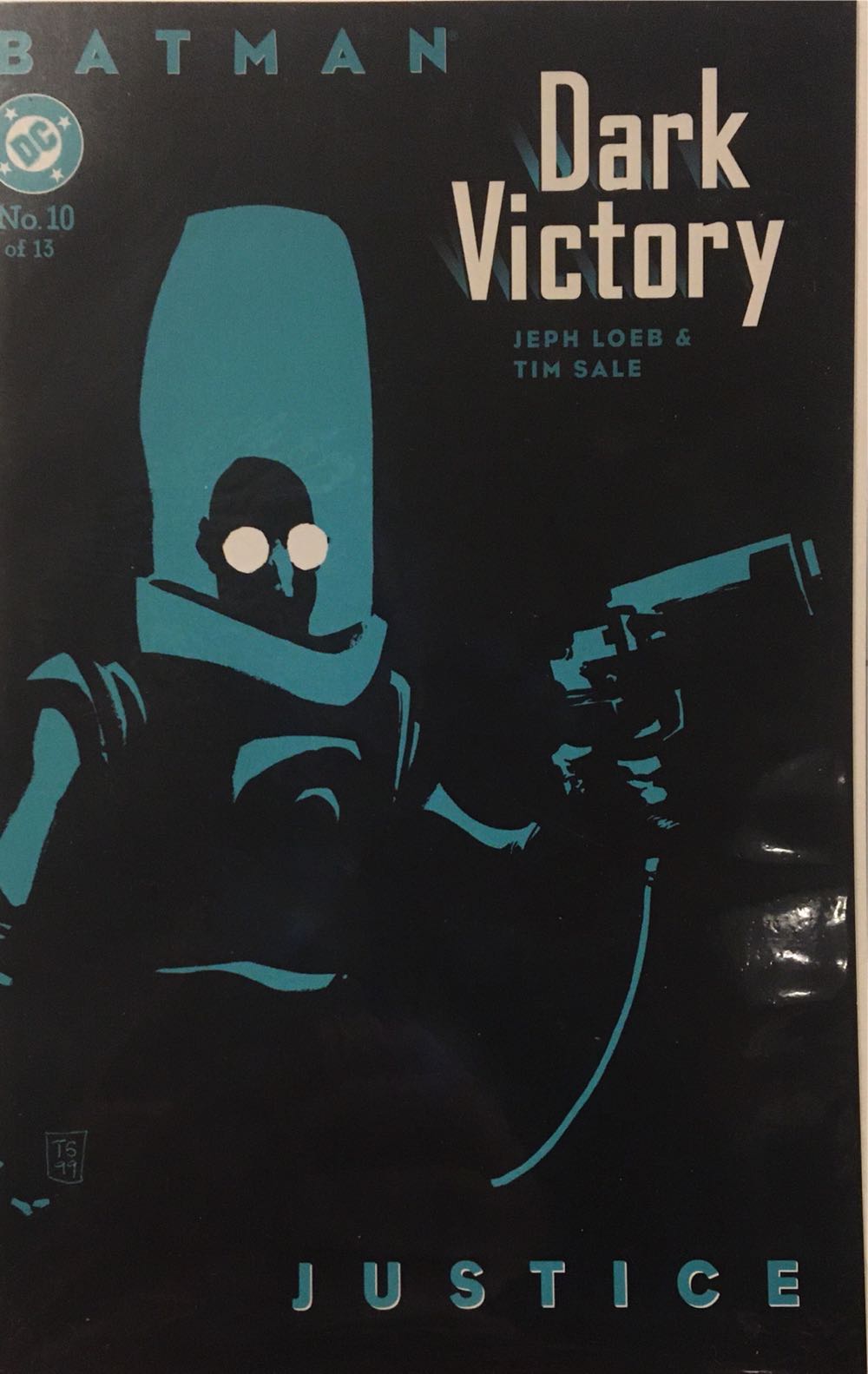 Batman Dark Victory - DC Comics (10 - Sep 2000) comic book collectible [Barcode 761941220543] - Main Image 2