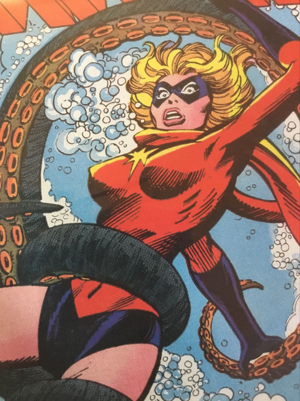 Ms. Marvel (1977) - Marvel Comics (16 - 04/1978) comic book collectible [Barcode 071486021988] - Main Image 2
