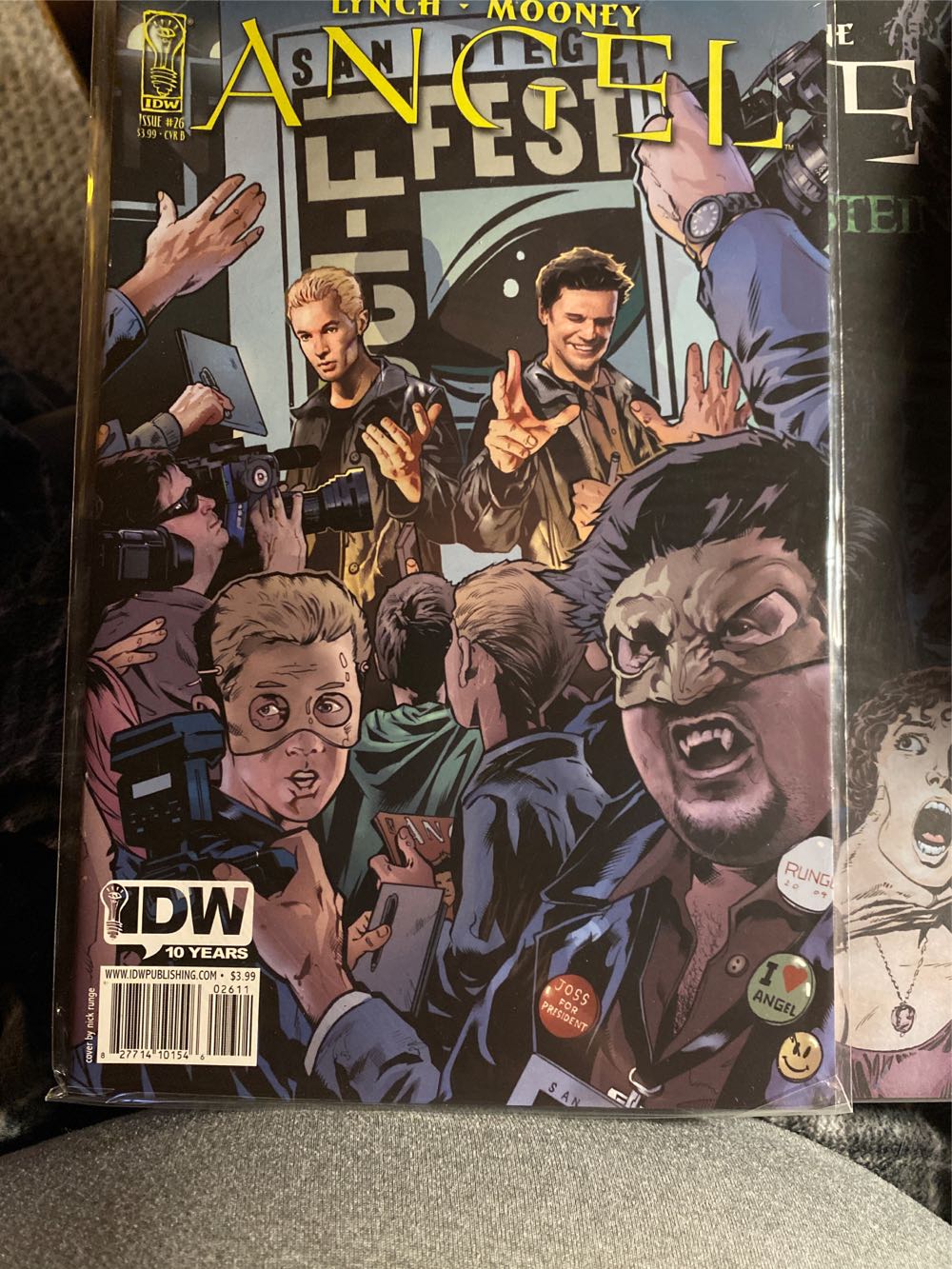 Angel - IDW Publishing (26 - Oct 2009) comic book collectible [Barcode 82771410154602611] - Main Image 2