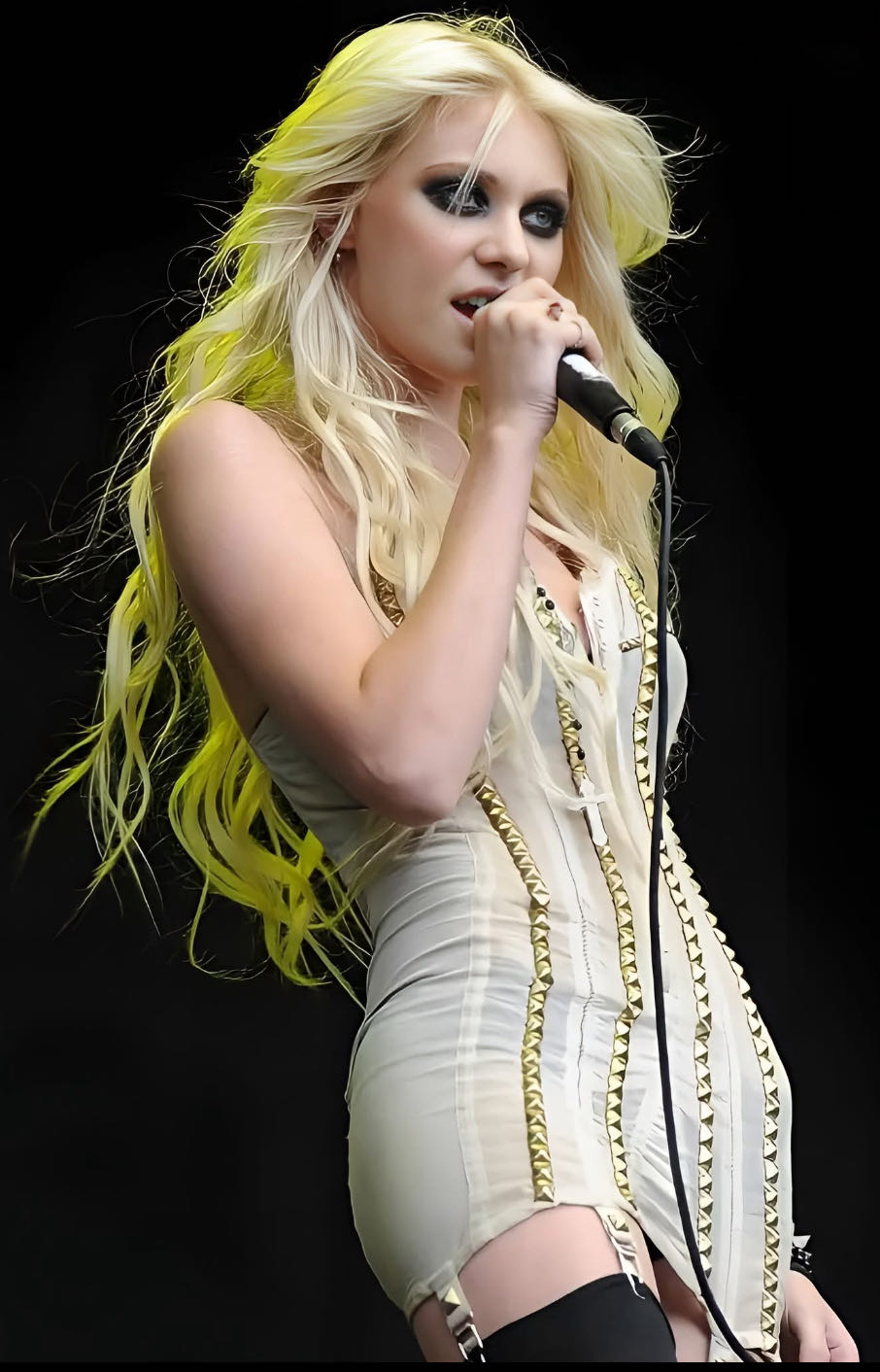 Supergirl - DC (2 - Jan 1973) comic book collectible [Barcode 000000000] - Main Image 3