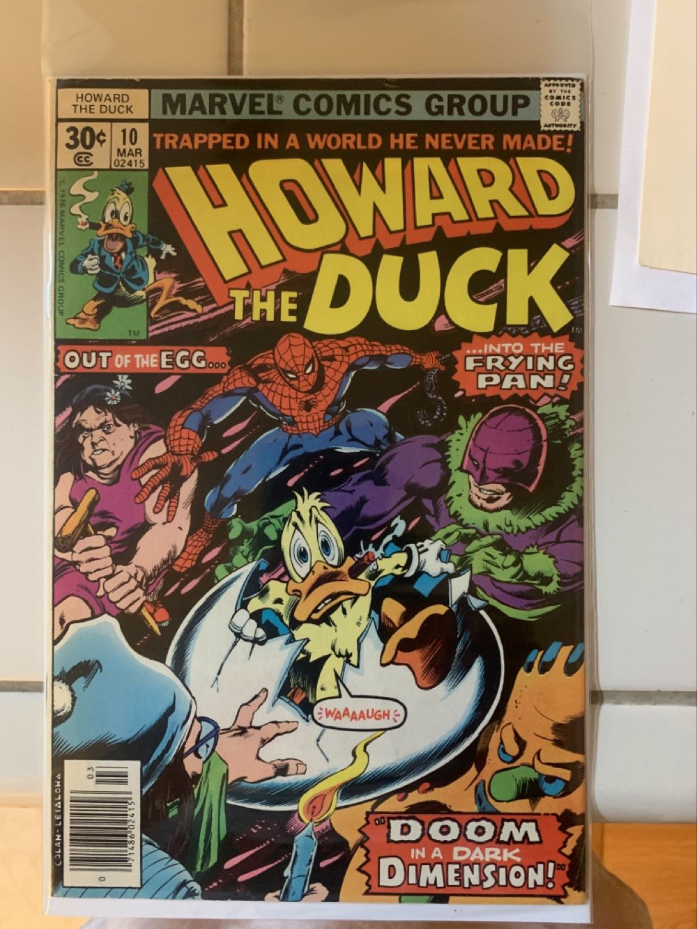 Howard The Duck - Marvel Comics Group (10 - Mar 1977) comic book collectible [Barcode 071486024156] - Main Image 2