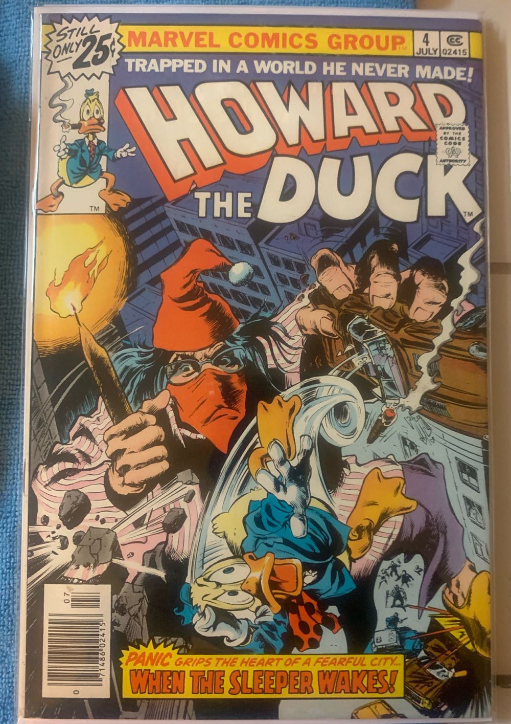 Howard The Duck - Marvel Comics Group (4 - Jul 1976) comic book collectible [Barcode 071486024156] - Main Image 2