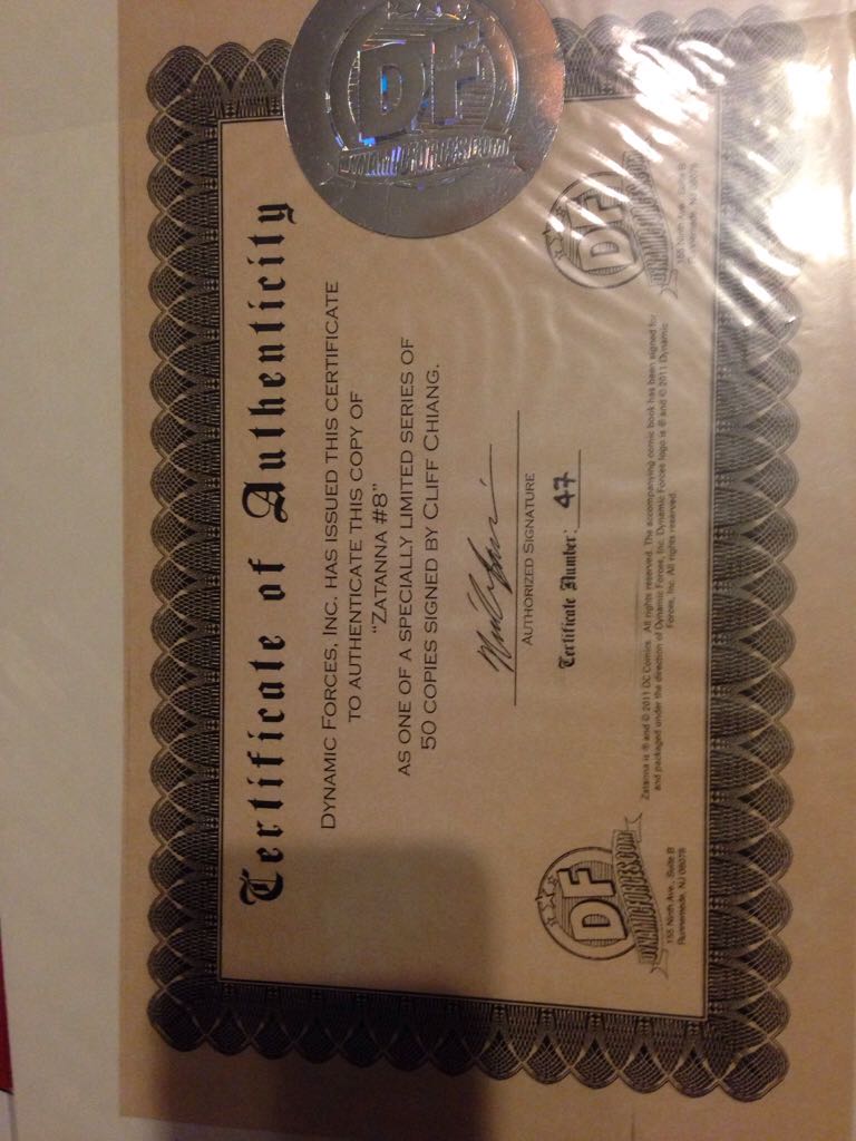 Zatanna - DC (8 - Feb 2011) comic book collectible [Barcode 76194127326600811] - Main Image 2