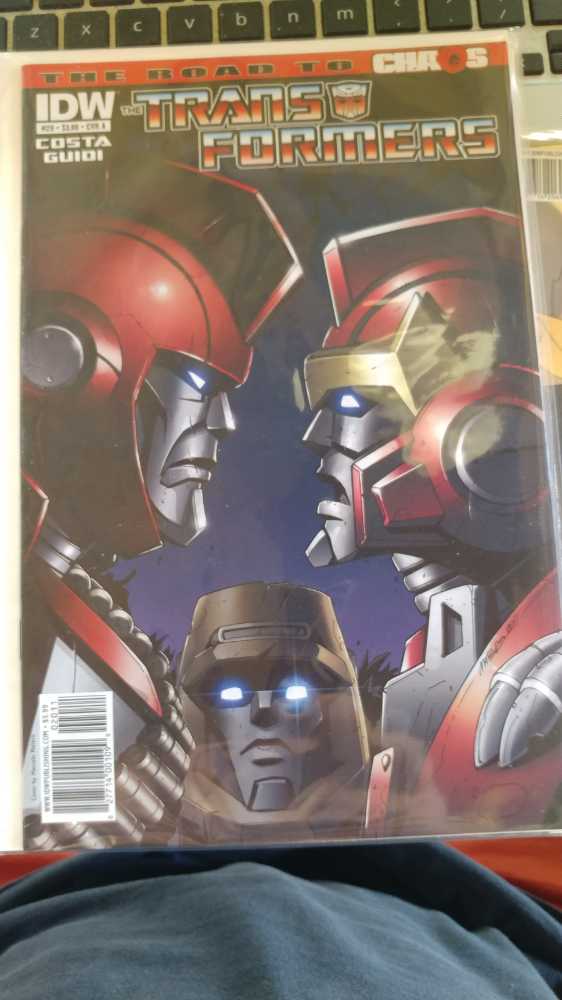 Transformers - IDW (20 - Jun 2011) comic book collectible [Barcode 827714001099] - Main Image 2