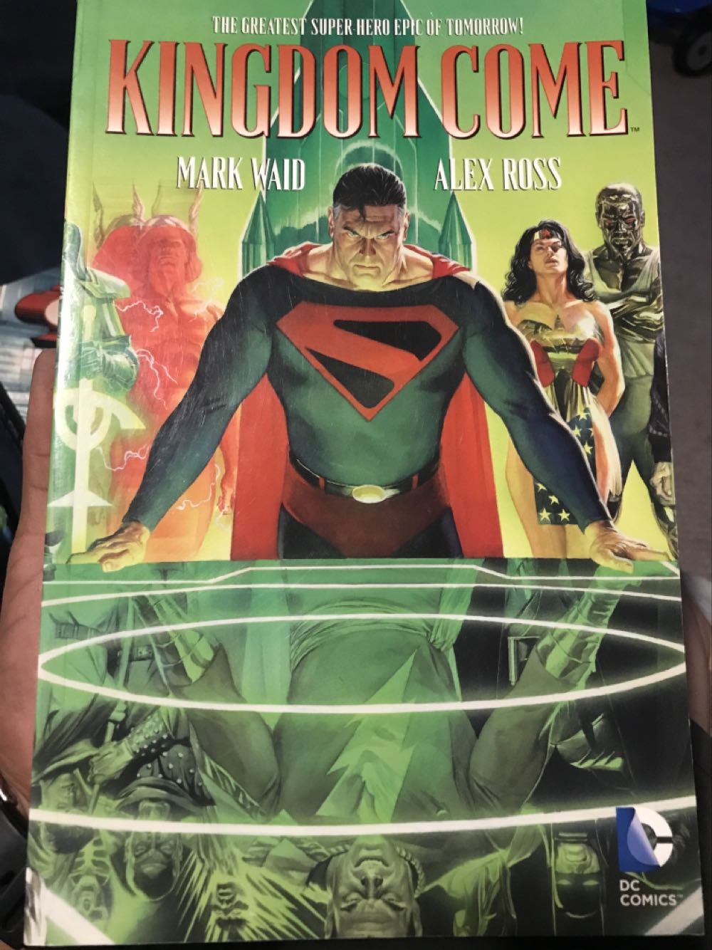 Kingdom Come - DC Comics (1) comic book collectible [Barcode 978140122034151799] - Main Image 3