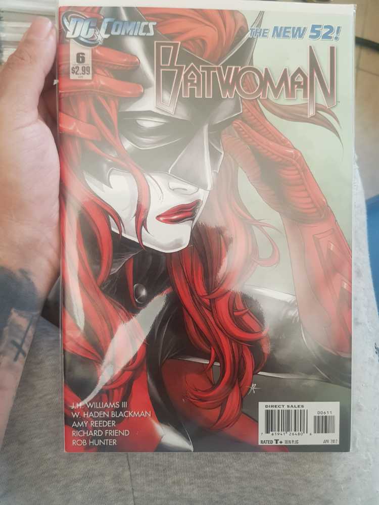 Batwoman - DC (6 - Apr 2012) comic book collectible [Barcode 761941264806] - Main Image 2