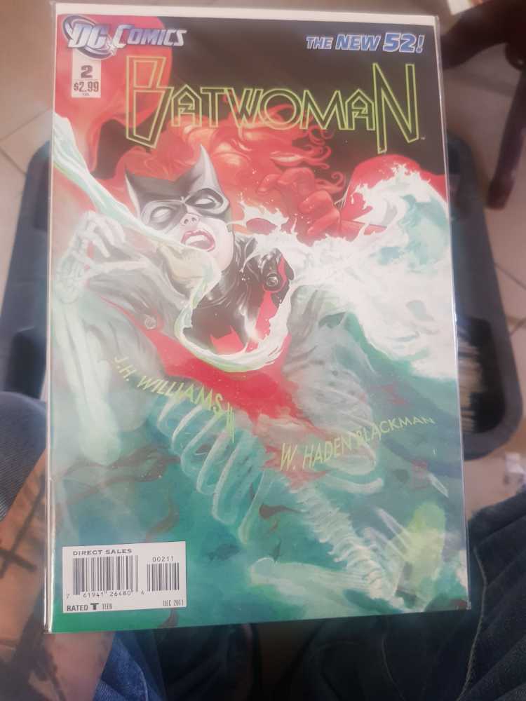 Batwoman - DC (Detective Comics) (2 - Dec 2011) comic book collectible [Barcode 76194126480600211] - Main Image 2