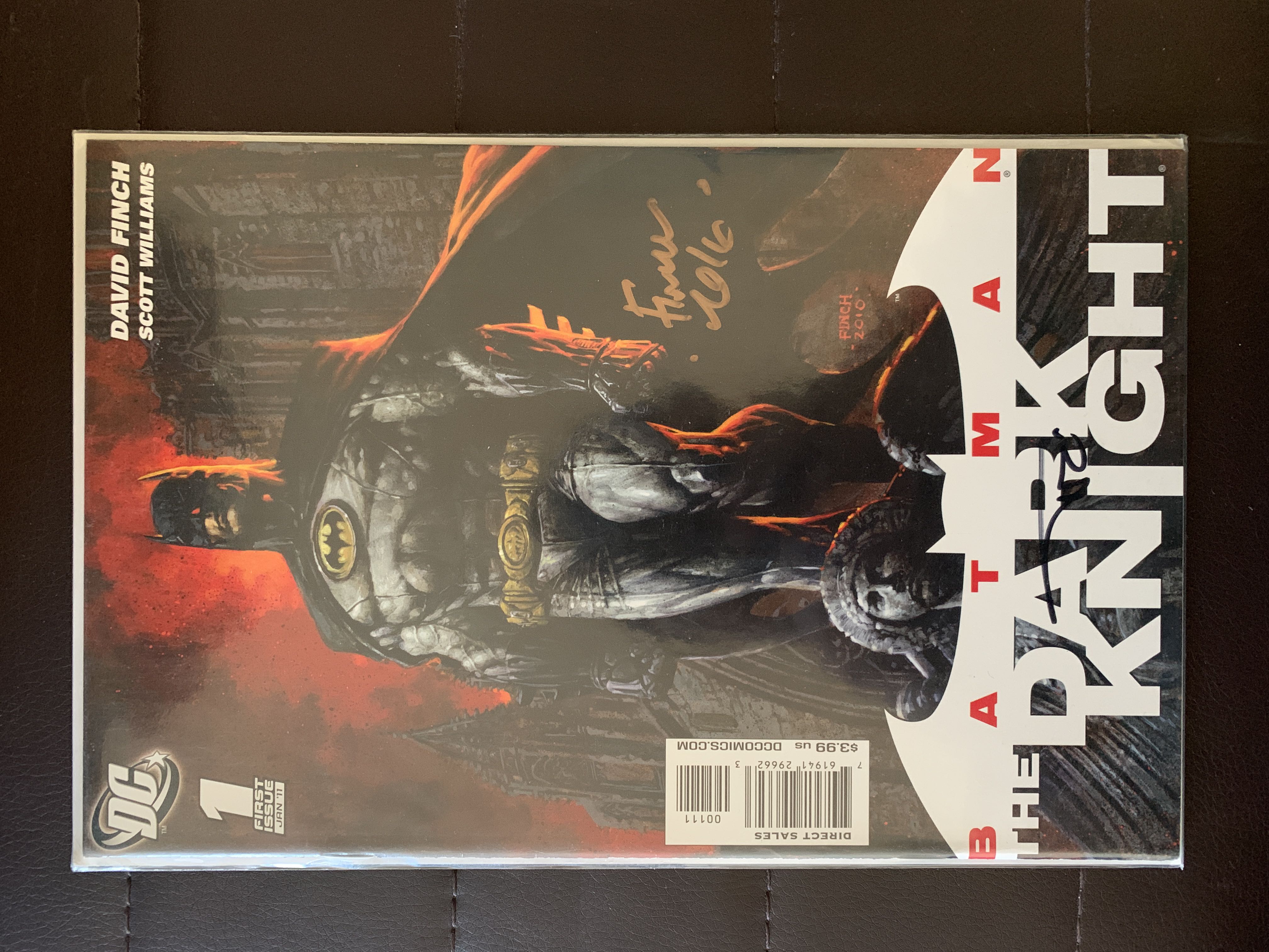 Batman The Dark Knight 2011 - DC Comics (1 - Jan 2011) comic book collectible [Barcode 76194129662300111] - Main Image 2