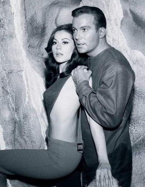 Peter Parker, The Spectacular Spider-man - Marvel Comics Group (43 - Jun 1980) comic book collectible [Barcode 7148602199] - Main Image 4