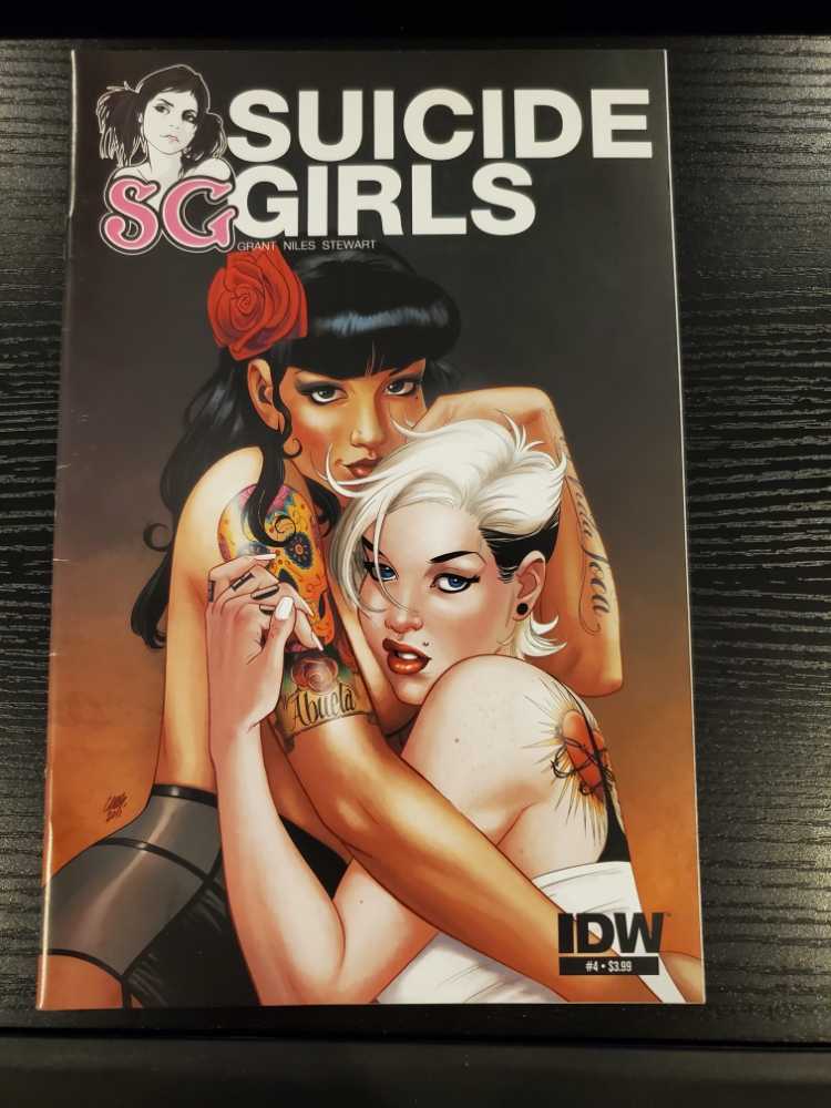 Suicide Girls - IDW Publishing (4 - 06/2011) comic book collectible [Barcode 827714002300] - Main Image 2