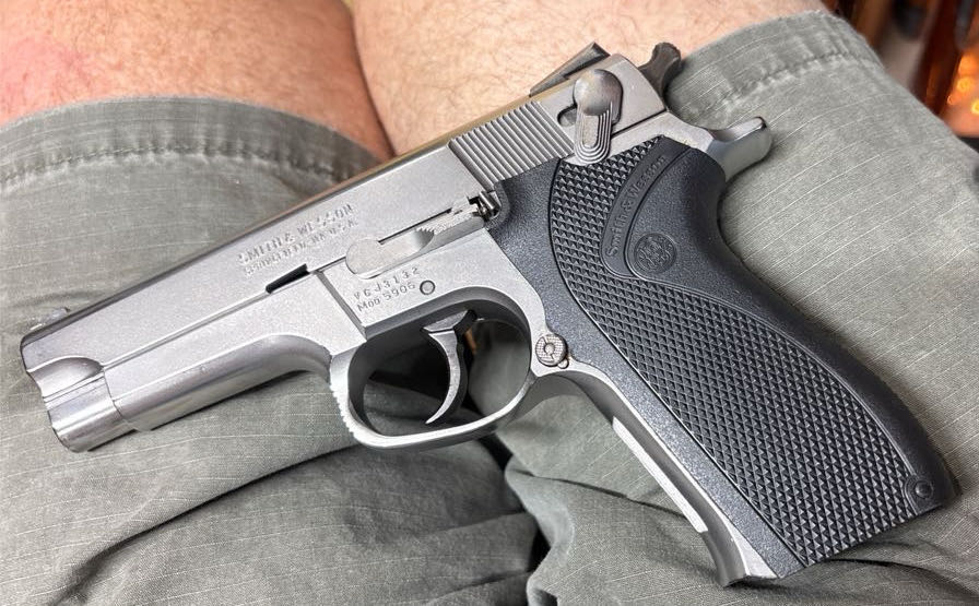 S&W 5906 9mm