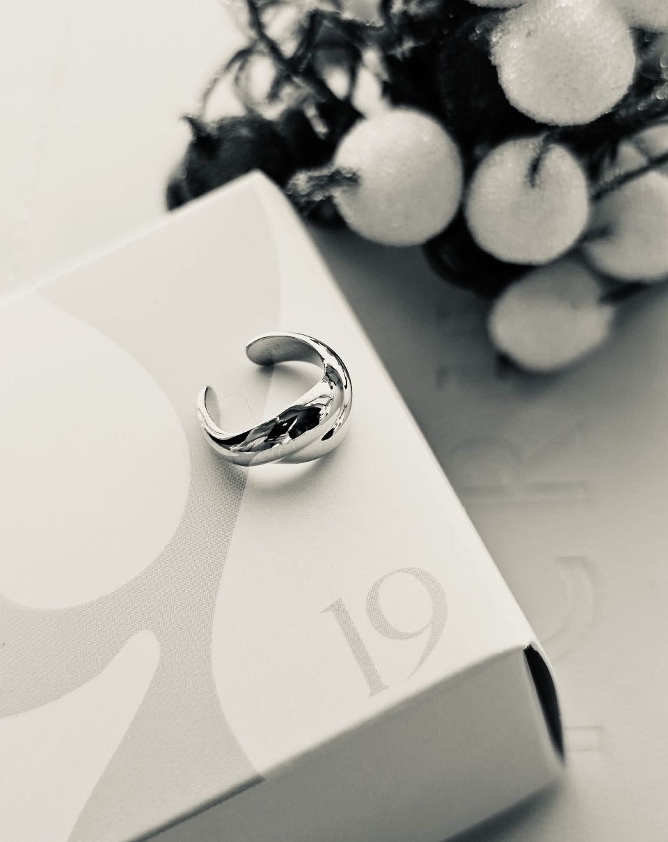 AK25 Gedrehter Earcuff