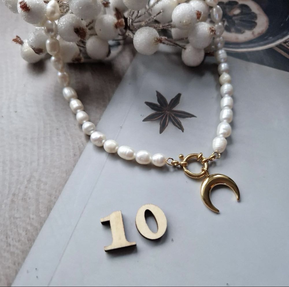 AK23 Perl Crescent Charmkette