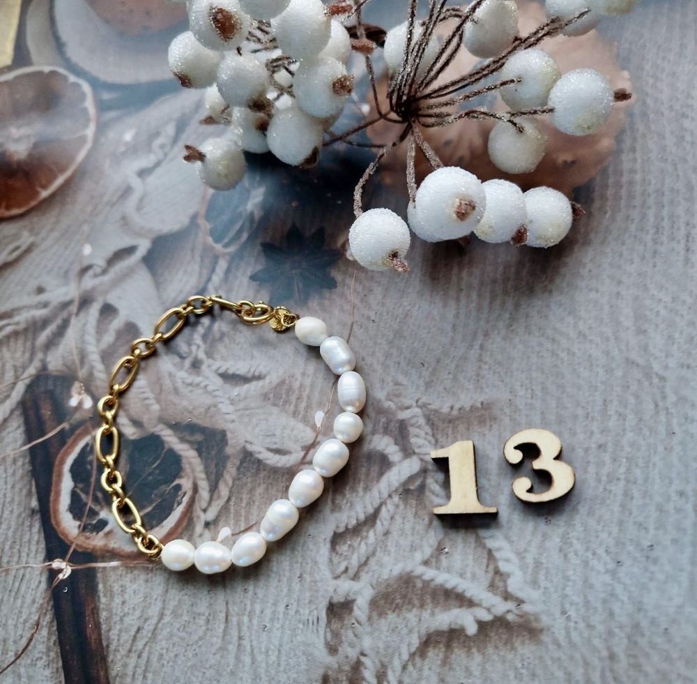 AK23 Perl Crescent Armband